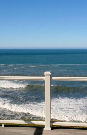 Dolphin by OceanviewHotTubs Oceanfront Shelter Cove Tesla